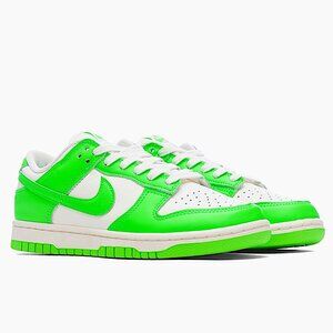 Nike Women's W Dunk Low Sneakers Size 5.5